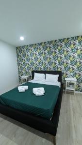 a bedroom with a bed with two towels on it at Casa da Posa - AL - Férias com Piscina , Natureza e Perto do Centro de Ponte de Lima in Ponte de Lima