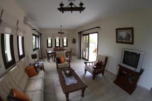 Gallery image of Eve Pissouri Xιnisteri Villa in Pissouri