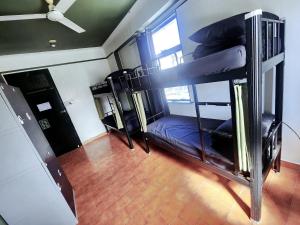 Palanda nebo palandy na pokoji v ubytování Wanna Stay?