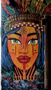 una pintura de una mujer en una pared en Hostel Morgan en Piriápolis