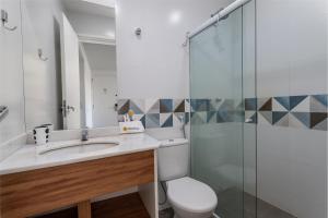 A bathroom at Charme em Botafogo - Ambiente acolhedor - VLP611 Z5