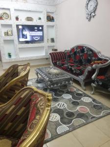 a living room with a couch and a table at جراند هاوس مدينتى in Madinaty