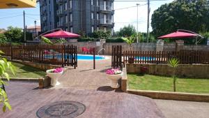 Bazén v ubytování Hotel Azcona nebo v jeho okolí