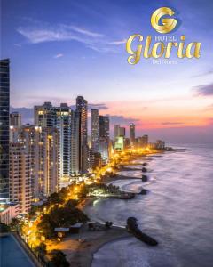 Blick auf die Stadt in der Nacht mit Lichtern in der Unterkunft Hotel Gloria Del Norte in Cartagena de Indias