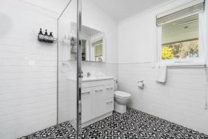 Ванная комната в Gatekeepers Cottage - Chic & Relaxed