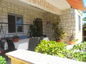 Ein Garten an der Unterkunft Apartments Marina