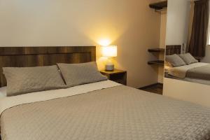 Ένα ή περισσότερα κρεβάτια σε δωμάτιο στο Montreal Hostal