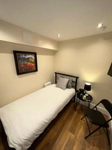 Postel nebo postele na pokoji v ubytování Cosy Single Room