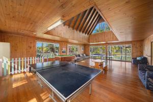 Stolní tenis v ubytování ULTIQA Village Resort nebo okolí