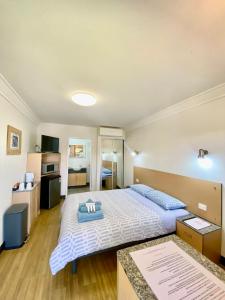 a large bedroom with two beds and a kitchen at Econo Lodge Karratha in Karratha