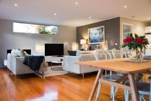 a dining room and living room with a table and chairs at Schafhalle in Hepburn Springs