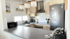Kuchyň nebo kuchyňský kout v ubytování Apartamento en Resort De Golf