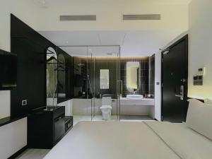 Postel nebo postele na pokoji v ubytování The Concept Hotel HCMC- District 1