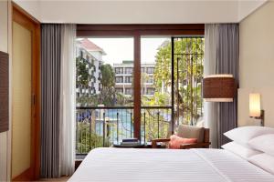 Courtyard by Marriott Bali Seminyak Resort客房内的一张或多张床位