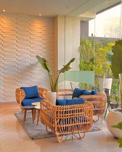 A seating area at Hotel FortunaGrande Malioboro Yogyakarta