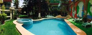 Hồ bơi trong/gần Hotel Cuellar