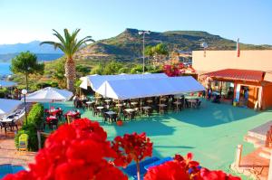 an overhead view of a restaurant with tables and chairs at Turas Club Case Vacanze in Bosa