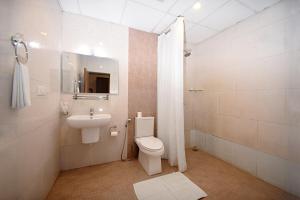 Bilik mandi di The Address Kathmandu Hotel