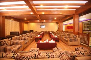 Ruang duduk di The Address Kathmandu Hotel