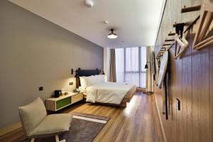 Voodi või voodid majutusasutuse Moxy Shanghai Hongqiao NECC toas