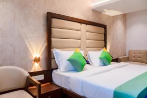 Postel nebo postele na pokoji v ubytování Treebo Serenity Inn, Koregaon Park
