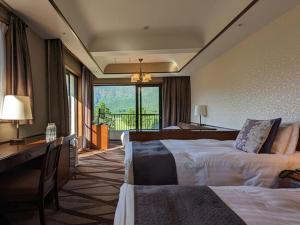 Postel nebo postele na pokoji v ubytování Hakone Sengokuhara Prince Hotel