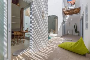 Afbeelding uit fotogalerij van Tranquil Mediterranean Villa Kerobokan WCS in Kerobokan