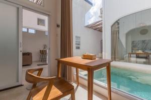 Afbeelding uit fotogalerij van Tranquil Mediterranean Villa Kerobokan WCS in Kerobokan