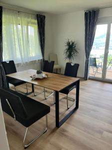 a dining room table and chairs in a room at Gastehaus Dollenz in Tiebitsch