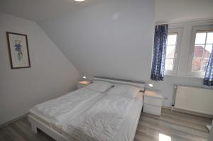 Postel nebo postele na pokoji v ubytování Nr 05 - Ferienhaus Mühlenblick Nähe Museumshafen