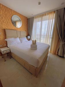a bedroom with a large bed and a mirror at Copacabana jomtien condominium in Jomtien Beach