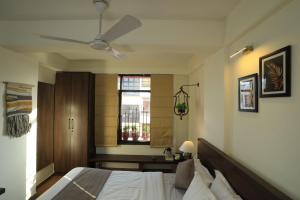 a bedroom with a bed and a window at BANIPARK SERVICE APARTMENT in Jaipur