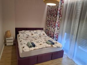 a bed in a bedroom with a purple bed frame at Sosnówkowy Zakątek in Sosnówka