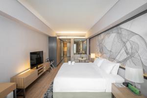 Postel nebo postele na pokoji v ubytování Riverdale Residence Xintiandi Shanghai + 37 fotografií