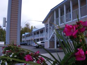 Gallery image of Great Lakes Inn Mackinaw City in Mackinaw City +26 photos