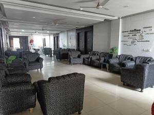 Posezení v ubytování Surya Palace Noida