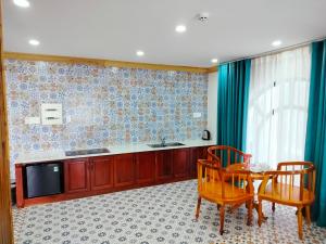 Dapur atau dapur kecil di Phuc Thuan Hotel