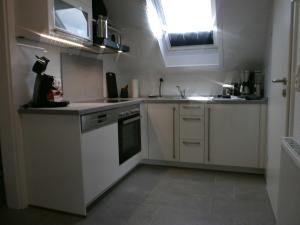 Kuchyň nebo kuchyňský kout v ubytování Nr 28 - Ferienwohnung Am Yachthafen