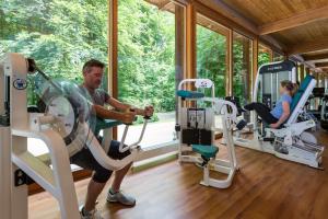 a man and a woman in the gym at Hotel & Spa Der Steirerhof in Bad Waltersdorf