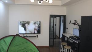 A television and/or entertainment centre at Tongxiang SHI MEN BAY Minshuku
