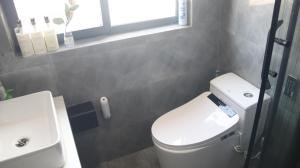 A bathroom at Tongxiang SHI MEN BAY Minshuku