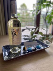 a bottle of wine sitting on a plate with cookies at MikroKlimat in Jastarnia