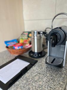Příslušenství pro přípravu čaje a kávy v ubytování Boutique Appartement