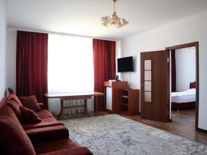 TV a/nebo společenská místnost v ubytování Jansyn Hotel Restaurant
