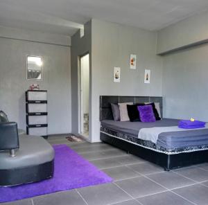 Postel nebo postele na pokoji v ubytování RINA Guest House Pacitan