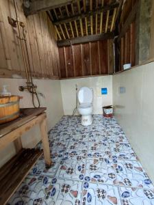 Phòng tắm tại Lũng Mười Homestay