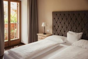 Łóżko lub łóżka w pokoju w obiekcie Kristallhotel Corona-Krone