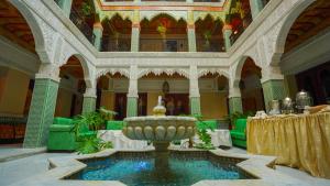 Bazén v ubytování Palais Riad Reda & Spa nebo v jeho okolí