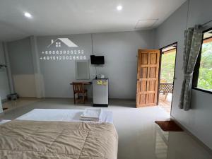 Postel nebo postele na pokoji v ubytování Khiang Khaolak ATV & Resort