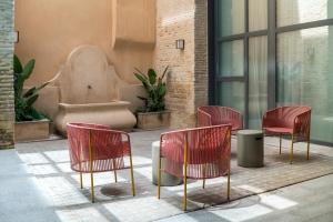 Ein Sitzbereich in der Unterkunft Suites Maestranza - Herrería by Magno Apartments